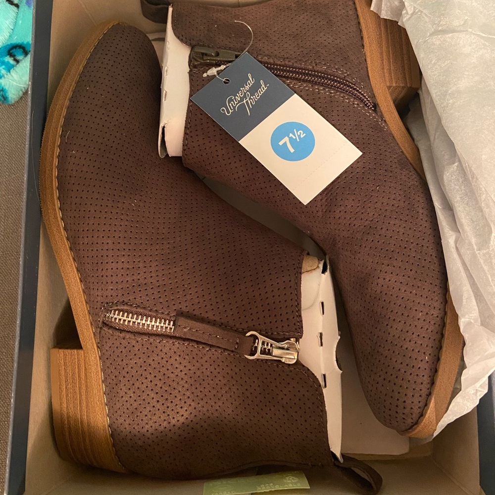 Universal Thread Women’s Ankle Boots